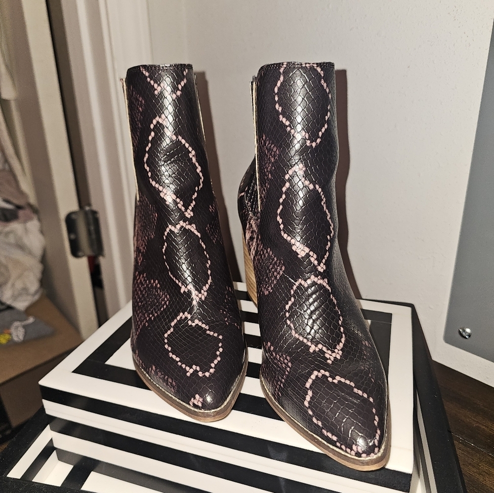 Steve Madden Black and Pink Ankle Booties with a Sleek Snake Print Design.